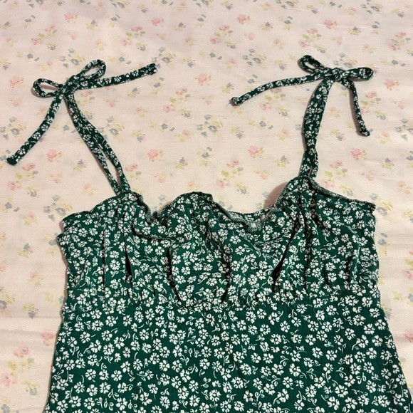🍀Green H&M Floral Sun Dress - Picture 2 of 4